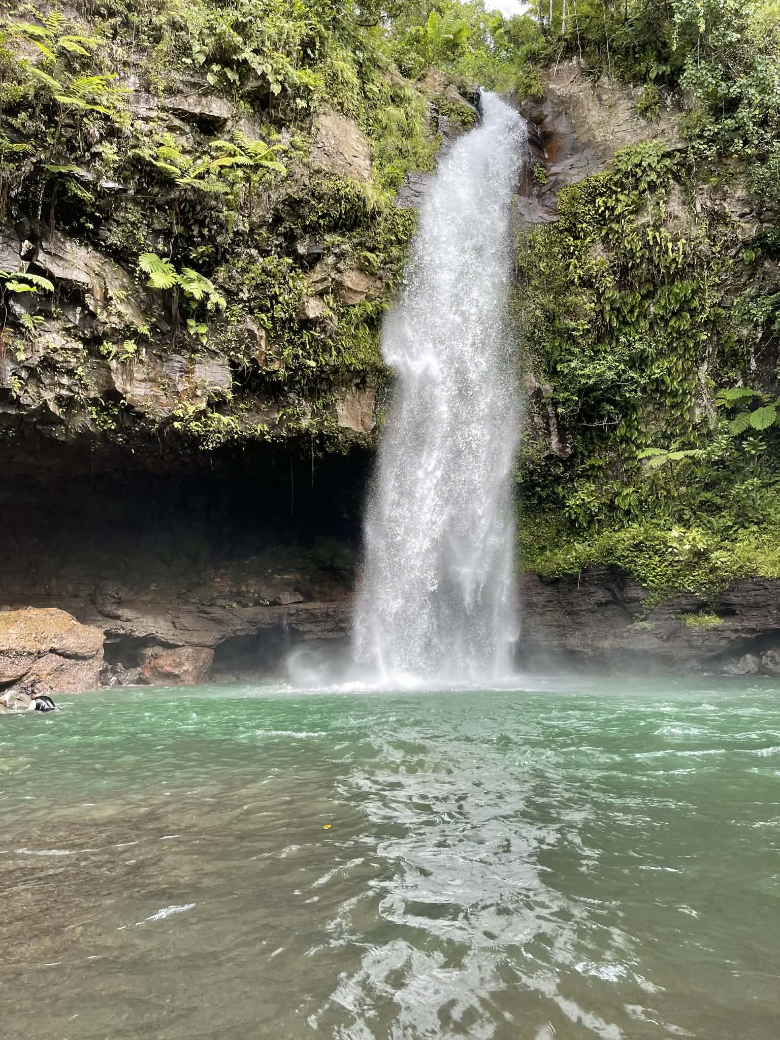 Roadside waterfall stop along the scenic Queens Highway